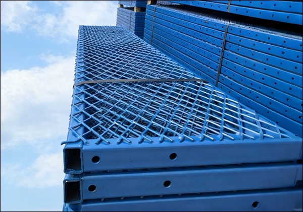 Diamond mesh light-duty expanded metal walkway flooring