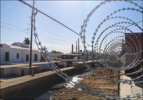 Y-Post Concertina Wire Coils